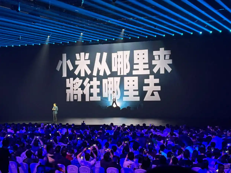 小米發(fā)布會(huì) 智能手表成為主角，雷軍獨(dú)挑大梁